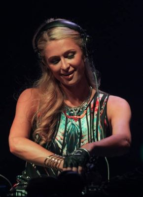 Paris Hilton's Surprise DJ Set at Istanbul's Taksim Square: A Night of Glittering Glamour and Unexpected Beats!